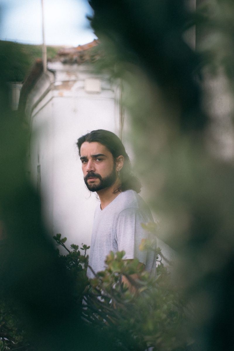 André Morais — baixo e voz